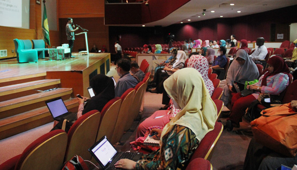 Seminar dan Diskusi Praktik Penggunaan ICT dalam Pembelajaran