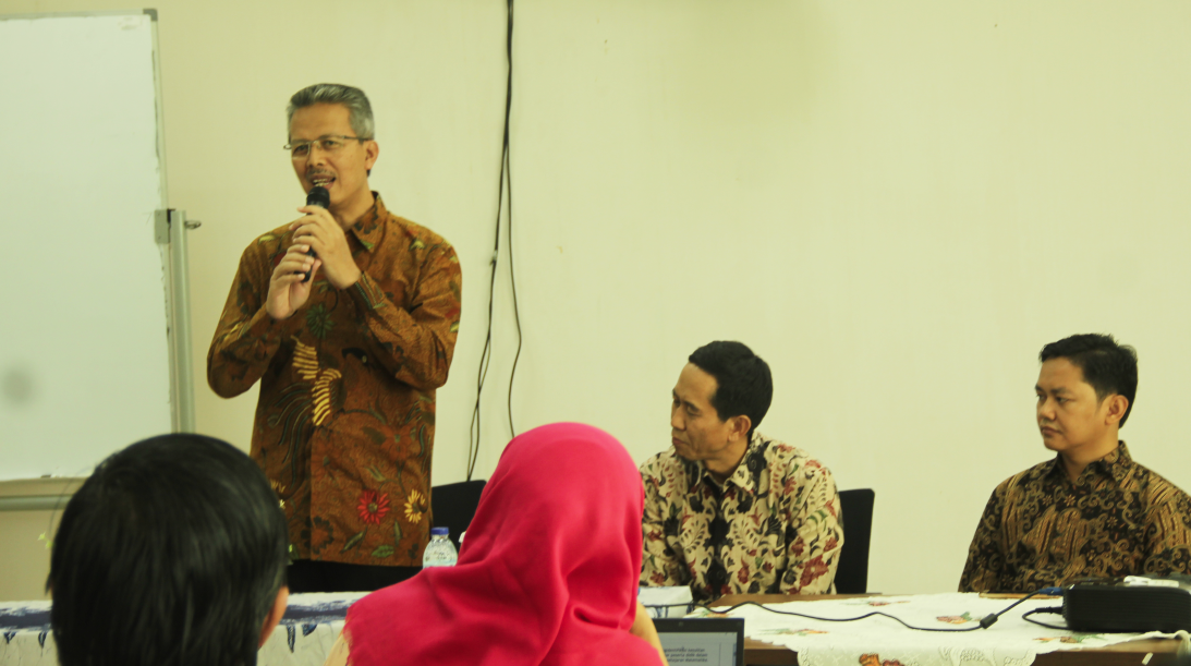 SEMINAR DISKUSI : PEMBUATAN MEDIA POWER POINT YANG CANGGIH DAN EFEKTIF